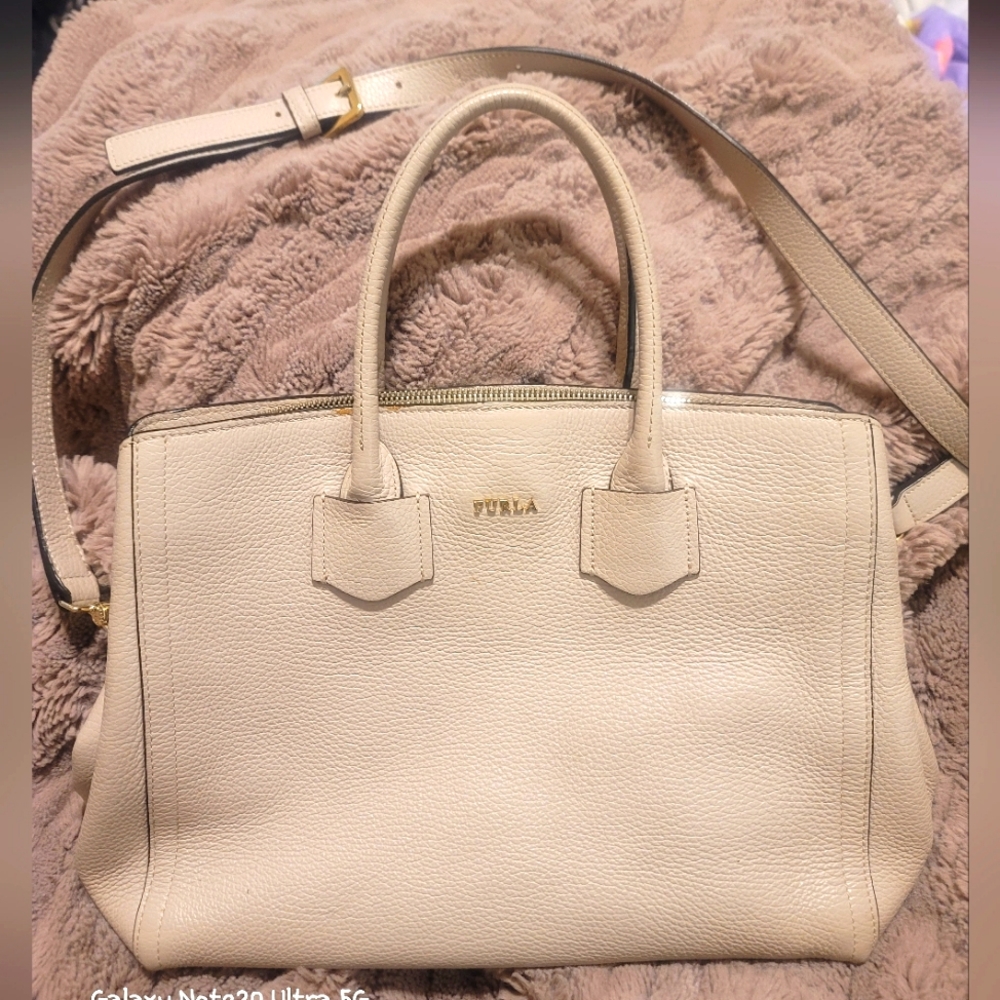 NWOT Beautiful Butter soft FURLA PEBBLED LEATHER SHOULDER BAG 3 COMPARTMENTS